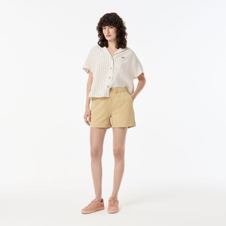 Женские короткие однотонные шорты Lacoste