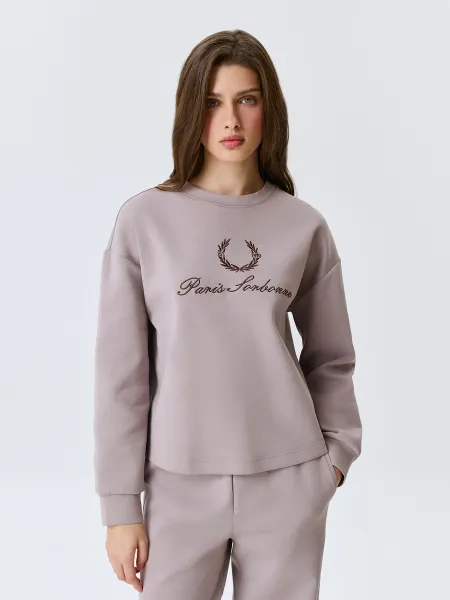 Oversize свитшот с деликатной вышивкой SAVAGE