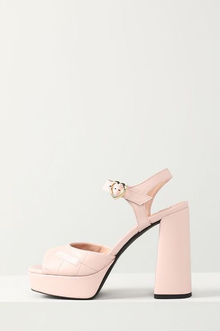 Босоножки кожаные на каблуке Love Moschino
