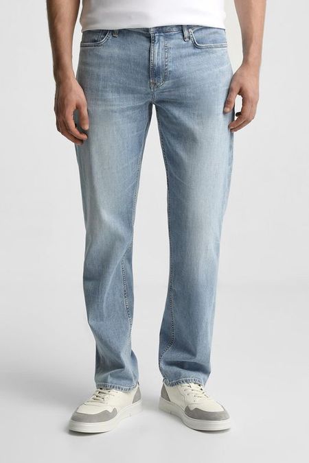 Джинсы зауженного кроя Guess