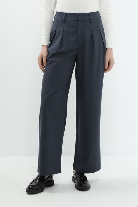 Брюки однотонные с защипами Calvin Klein Jeans