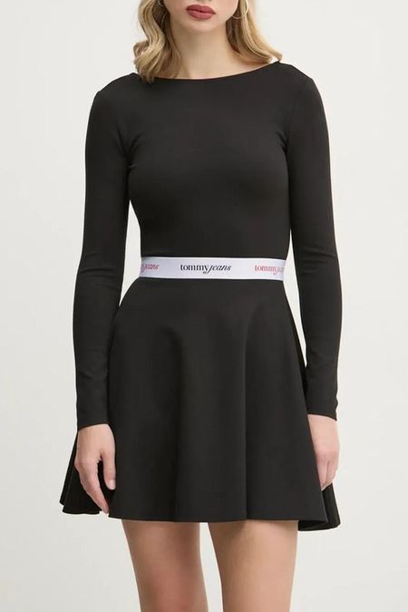 Платье с расклешенной юбкой и логотипом на поясе Tommy Jeans