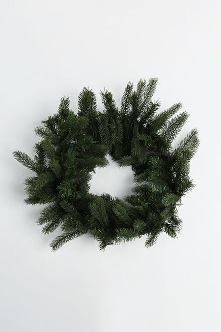 Венок еловый Holiday Classics