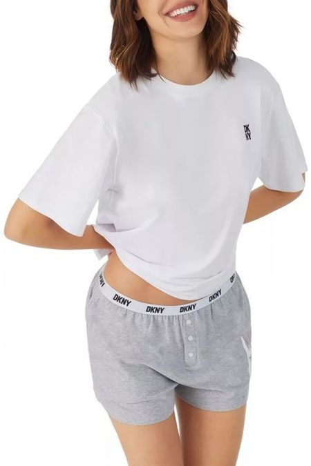 Пижама из футболки и шорт Dkny