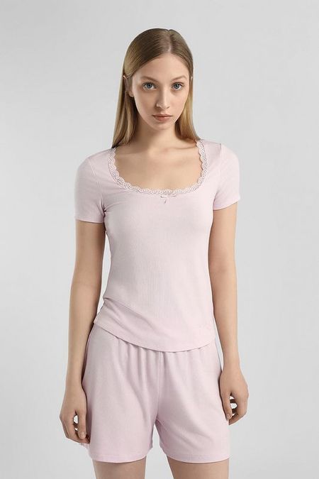 Футболка с вырезом Guess