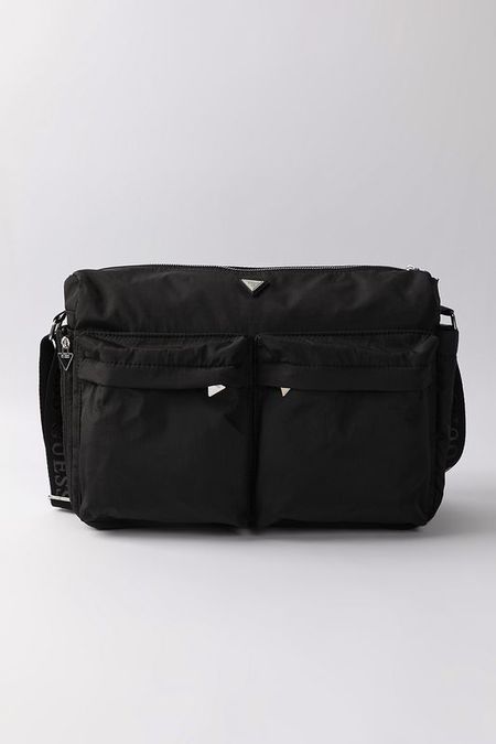 Сумка на плечо с карманами Guess