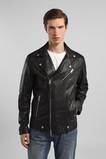 Кожаная косуха Guess